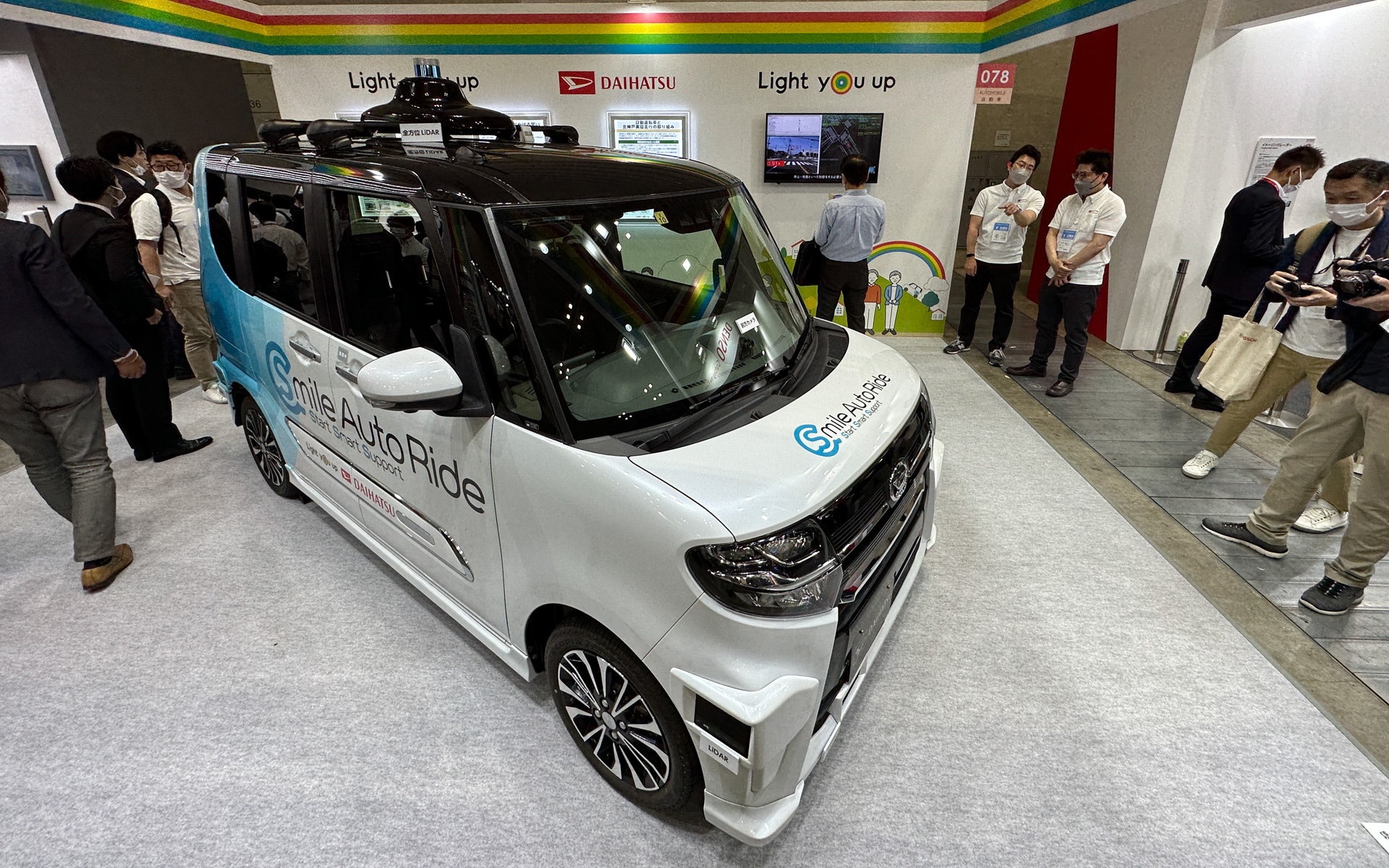 ダイハツ、軽自動車「タント」ベースの自動運転車を公開