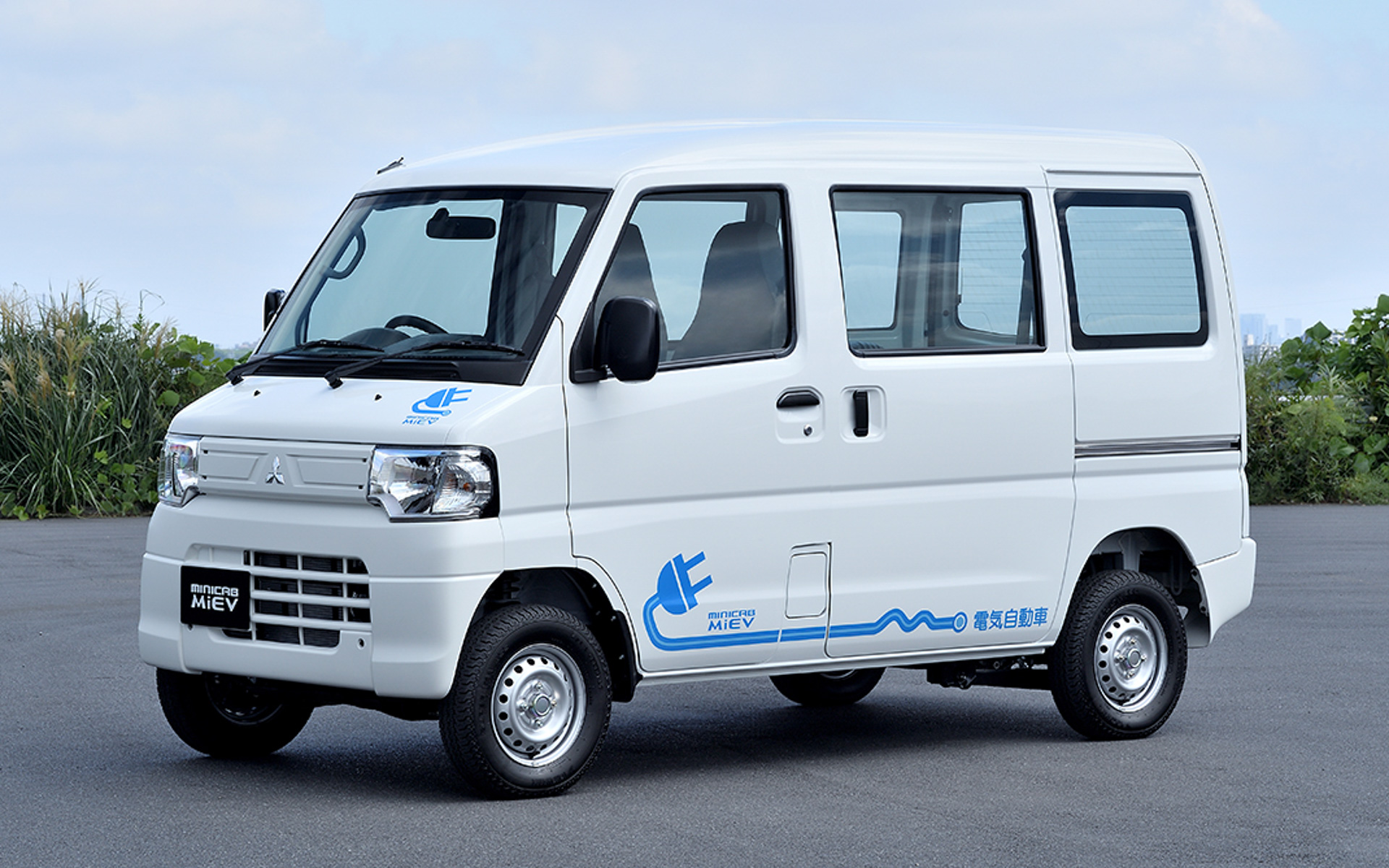 三菱自動車とヤマダデンキ、軽EV販売で協業開始 神奈川と埼玉の5店舗で