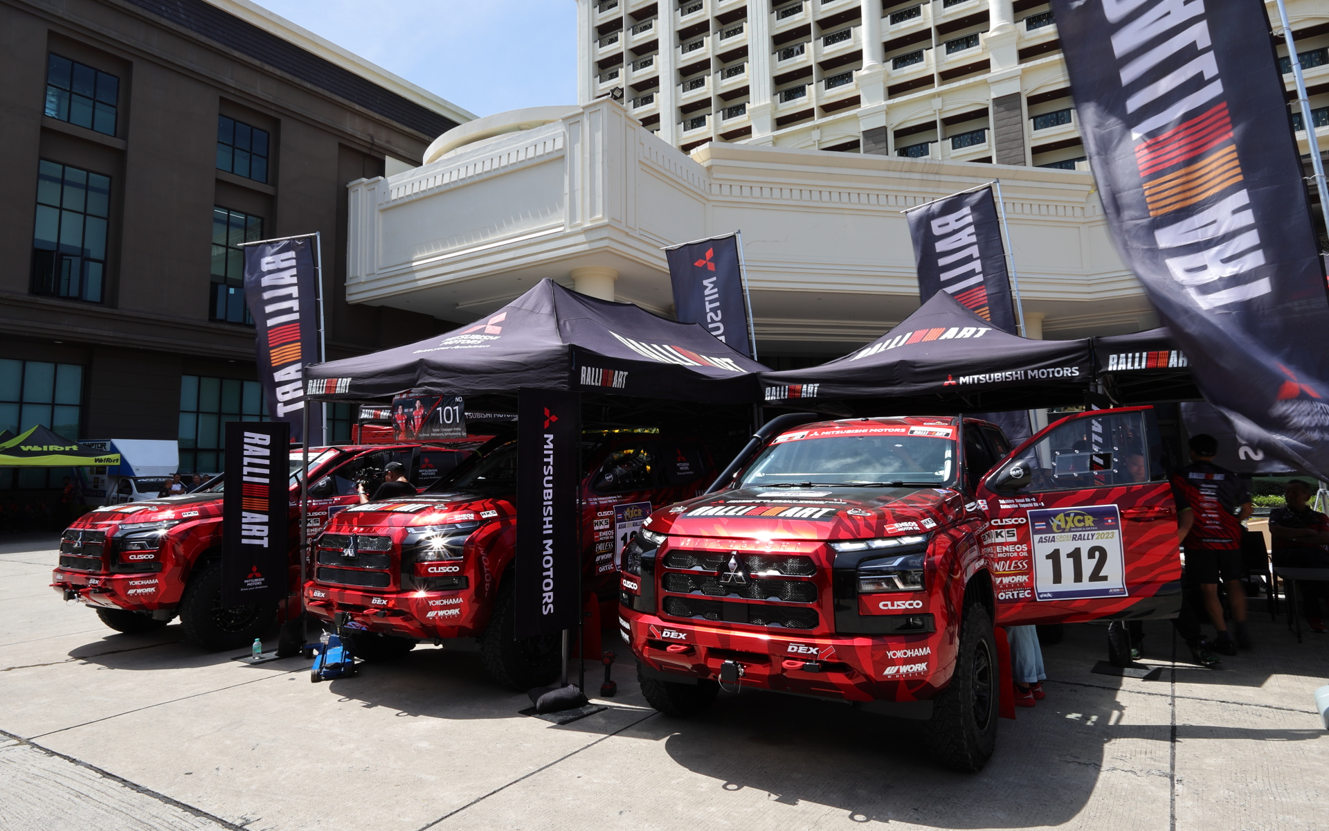 三菱自動車、AXCR2023のスタートを控えタイ パタヤに到着 増岡浩総監督