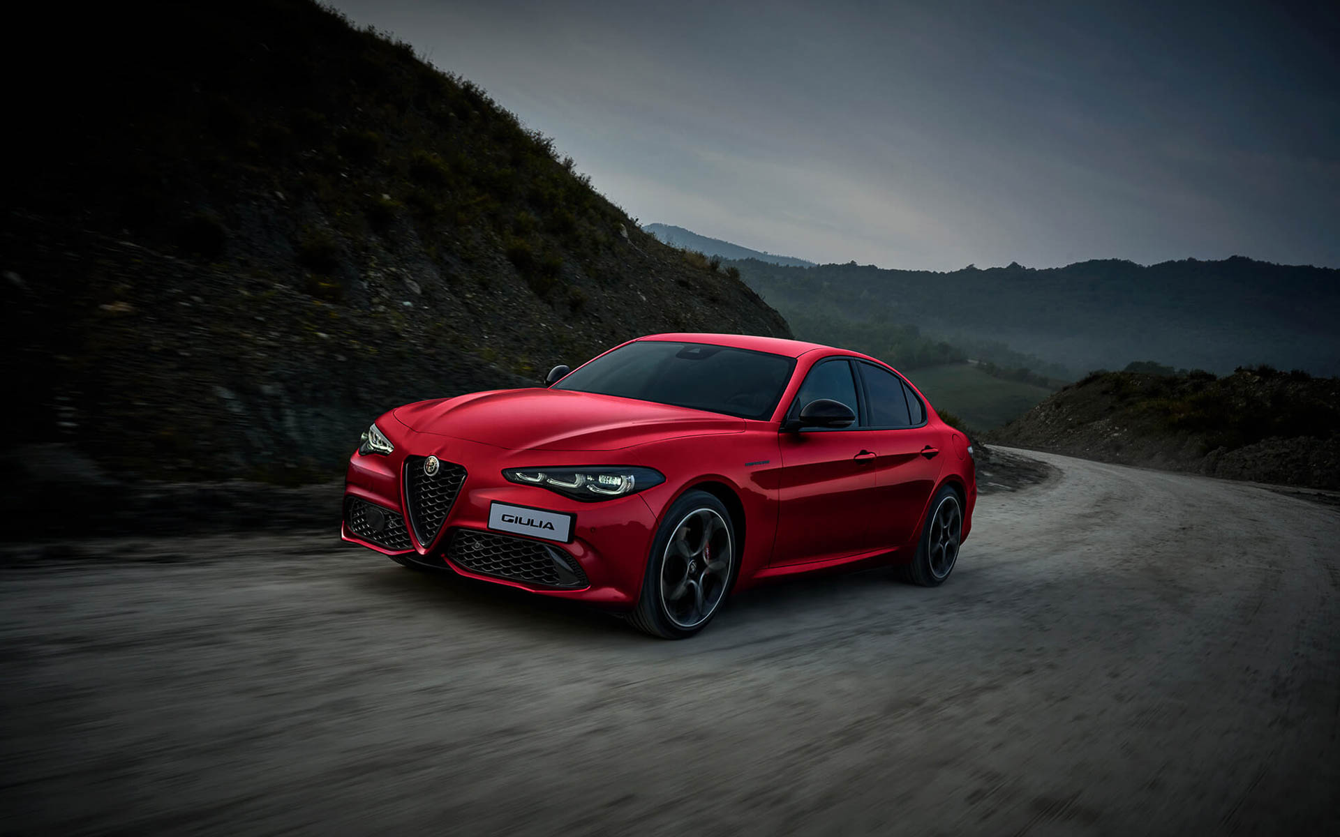 アルファ ロメオ、スポーツ性と上質感を高めた「ジュリア