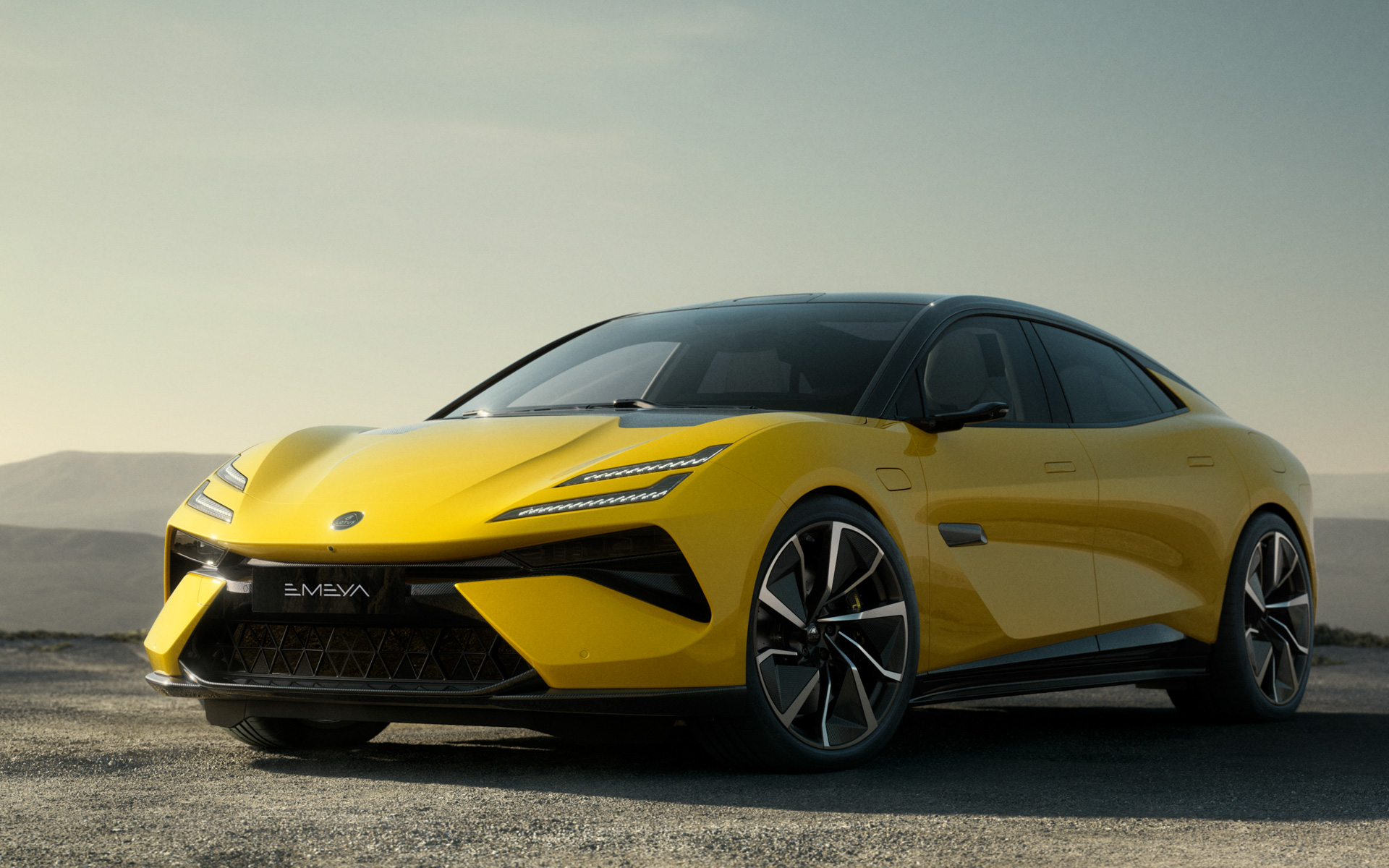 ロータス、4ドアクーペの新型EV「エメヤ」世界初公開 2024年生産開始