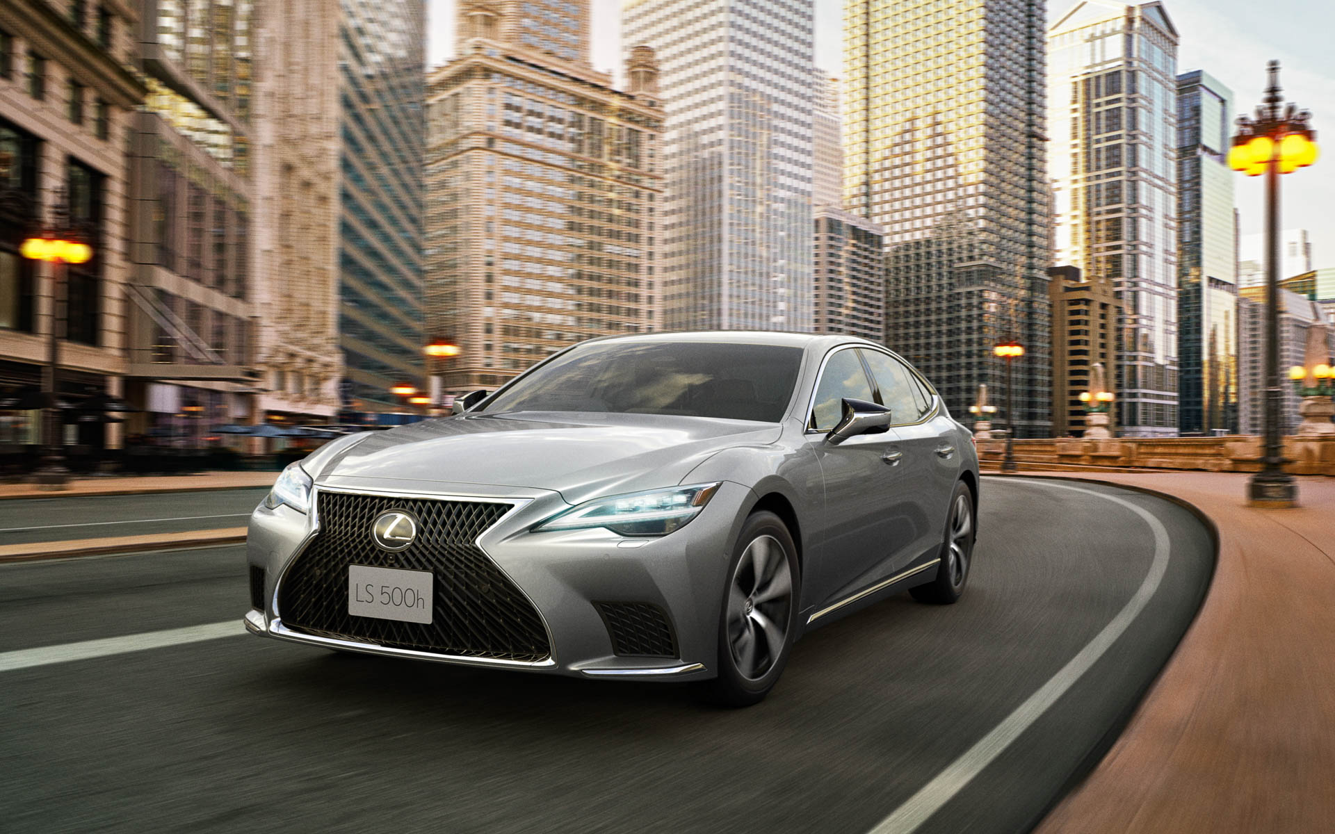 レクサス、「LS」にドライブレコーダーを標準設定するなど一部