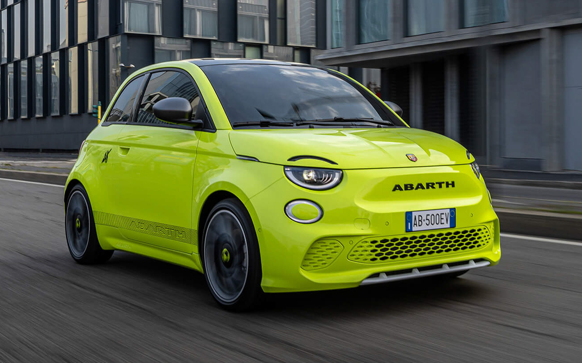 アバルト、バッテリEVモデル「500e」発売 ローンチエディション「500e