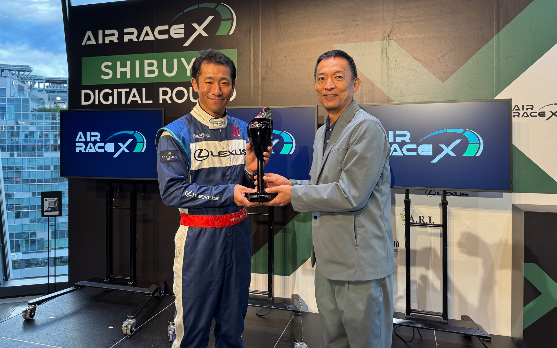 エアレースX、室屋義秀選手が渋谷の決勝戦で優勝 61秒857の最速フライト - Car Watch
