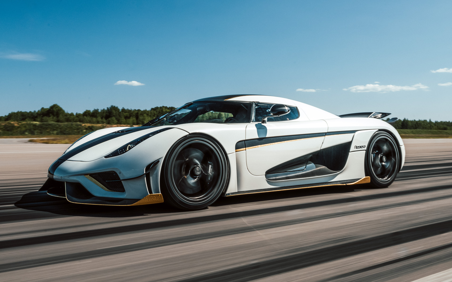 ビーウィズ、次世代スピーカー「コンフィデンス ゼン」を装着した