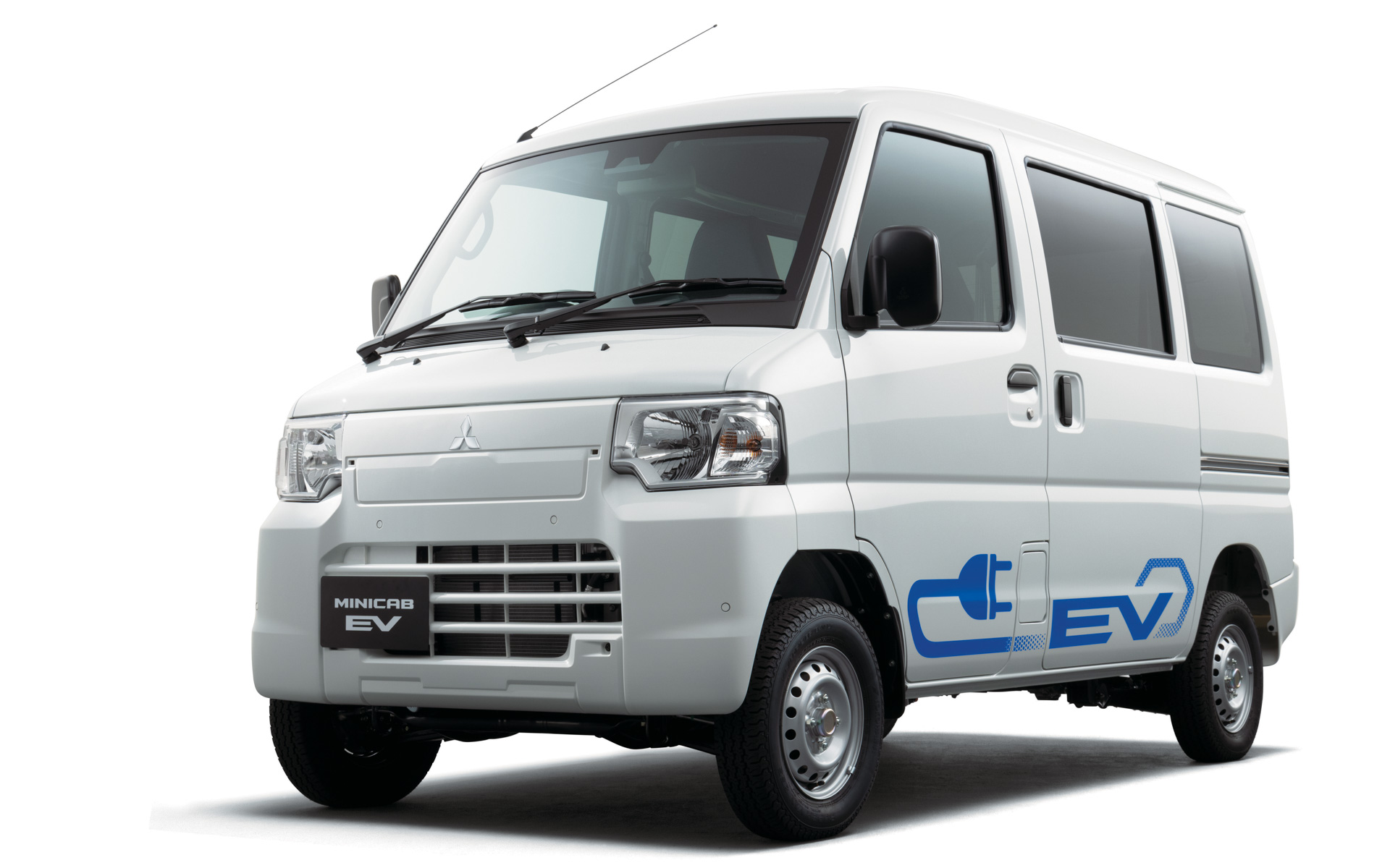 三菱自動車、航続距離約35％向上の新型軽商用EV「ミニキャブ EV」12月発売 新世代化EVシステム採用で航続距離180kmに - Car Watch