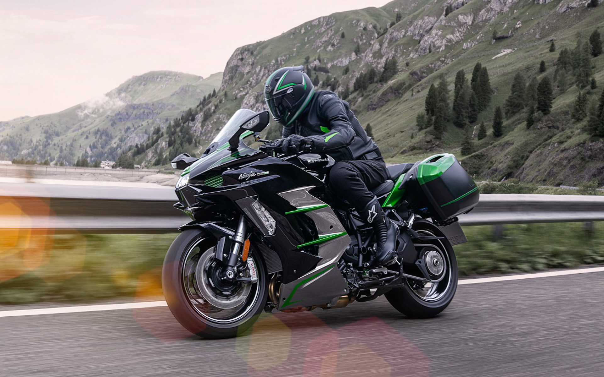 カワサキ、スポーツツアラー「Ninja H2 SX SE」のカラーとグラフィック