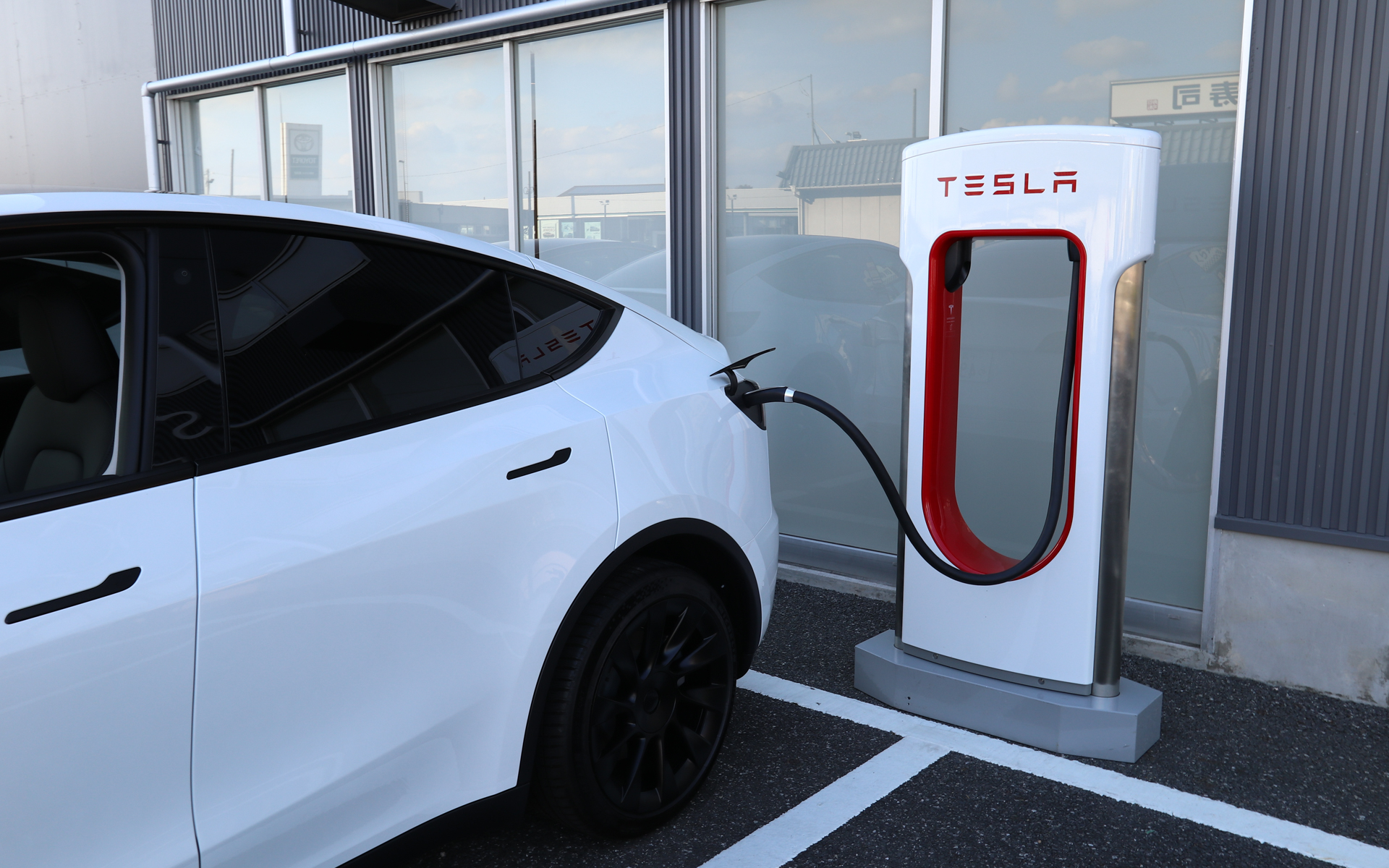 テスラ、能登半島地震を受け北陸エリアの急速充電設備を無償開放 - Car