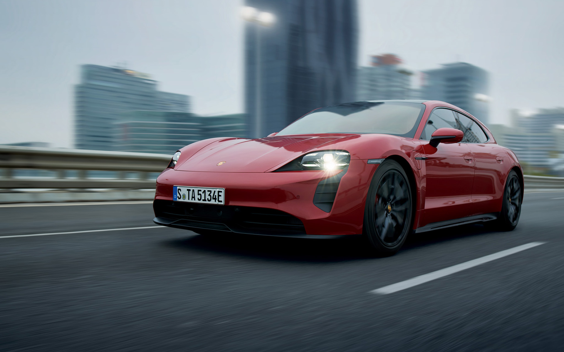 ポルシェ、「東京マラソン2024」の大会車両としてタイカン提供 - Car Watch