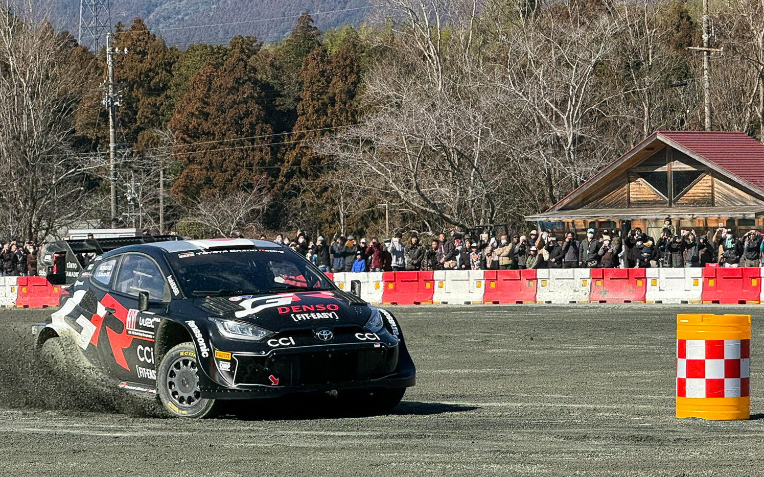 モリゾウ選手こと豊田章男会長が新城ラリー大感謝祭でデモラン 小林可