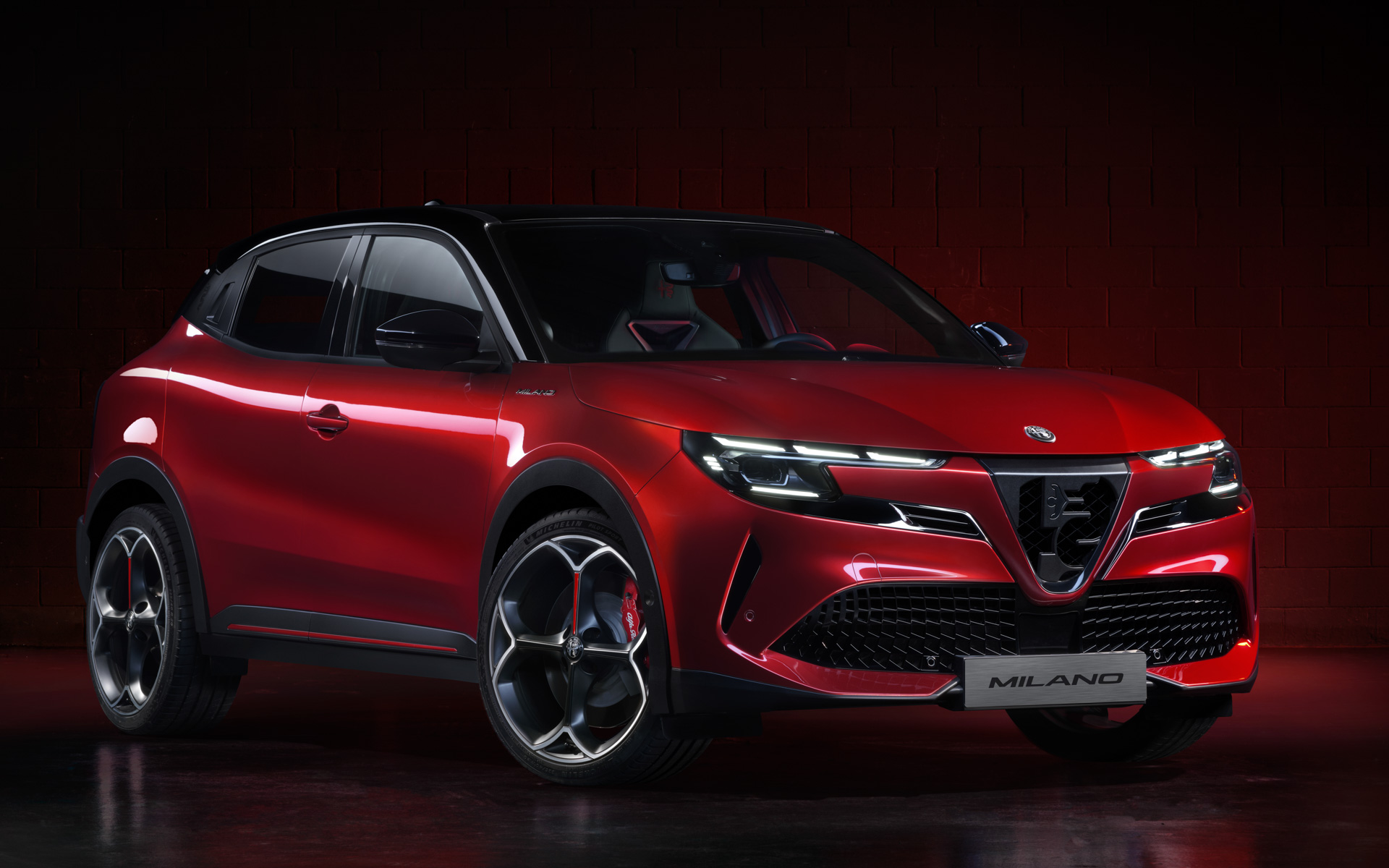 アルファ ロメオ、新型SUV「ミラノ」初公開 バッテリEVと48V