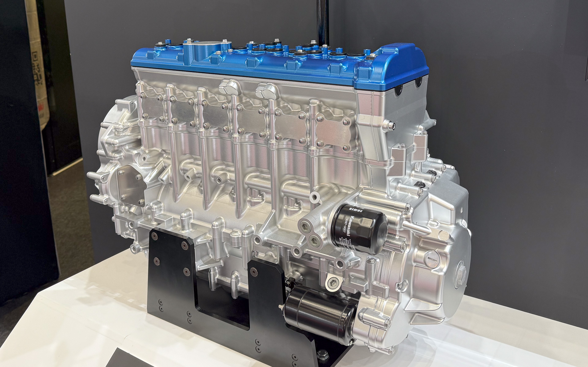 川崎重工、国際航空宇宙展2024で水素直列6気筒エンジンなど展示 将来的