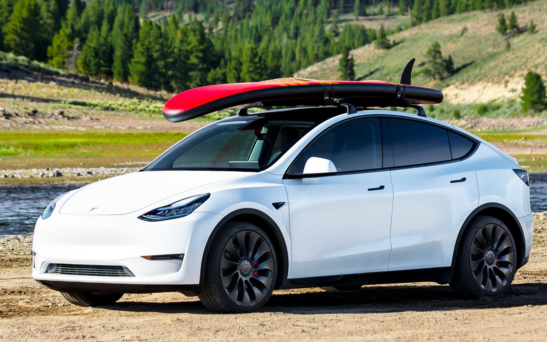 テスラ、「モデルY」の新車在庫車を買うと充電設備「スーパー