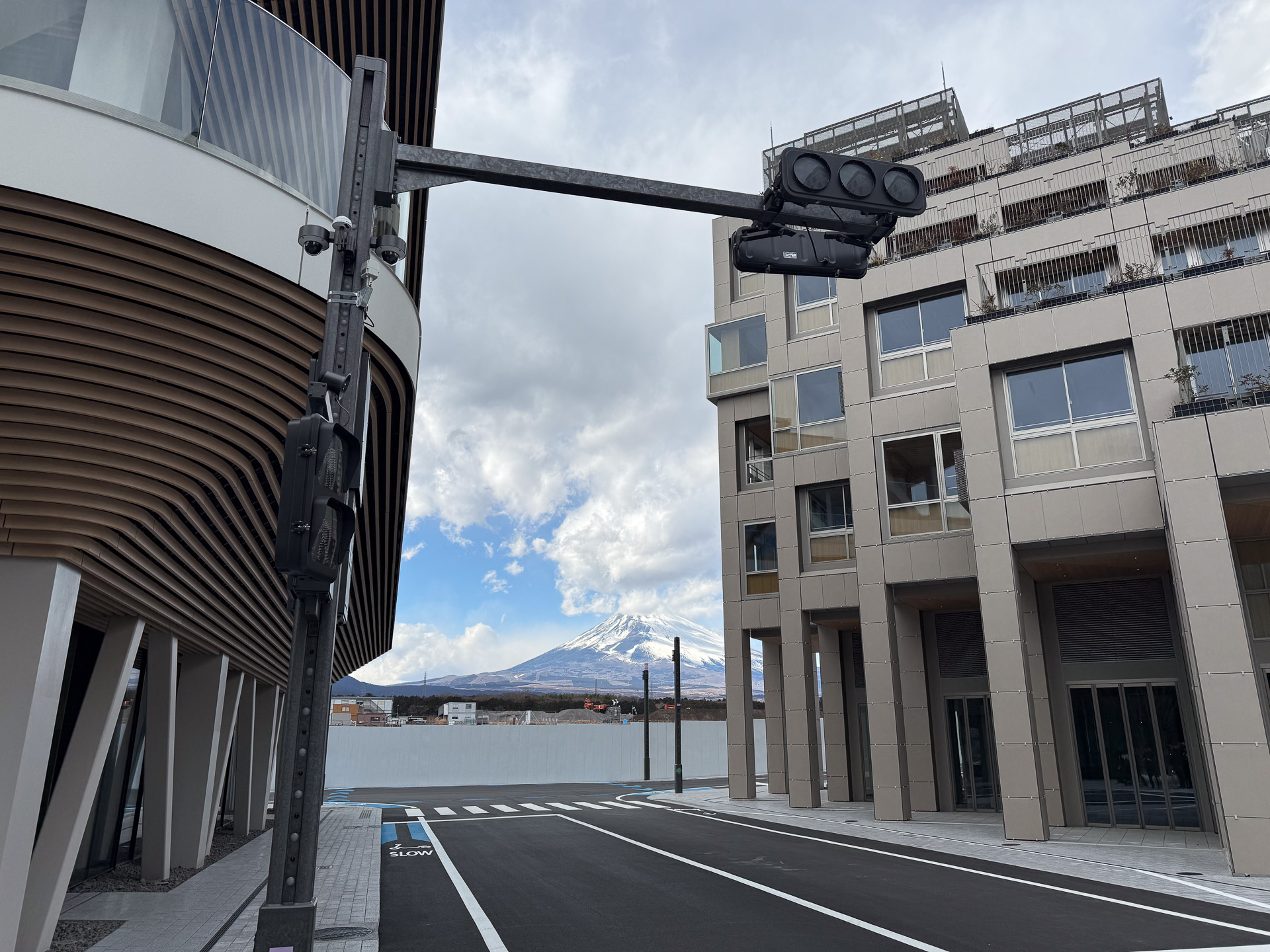 Will Toyota and Wooden City’s smart traffic lights be the starting point for zero traffic accidents? Smart poles with a variety of sensors – Car Watch