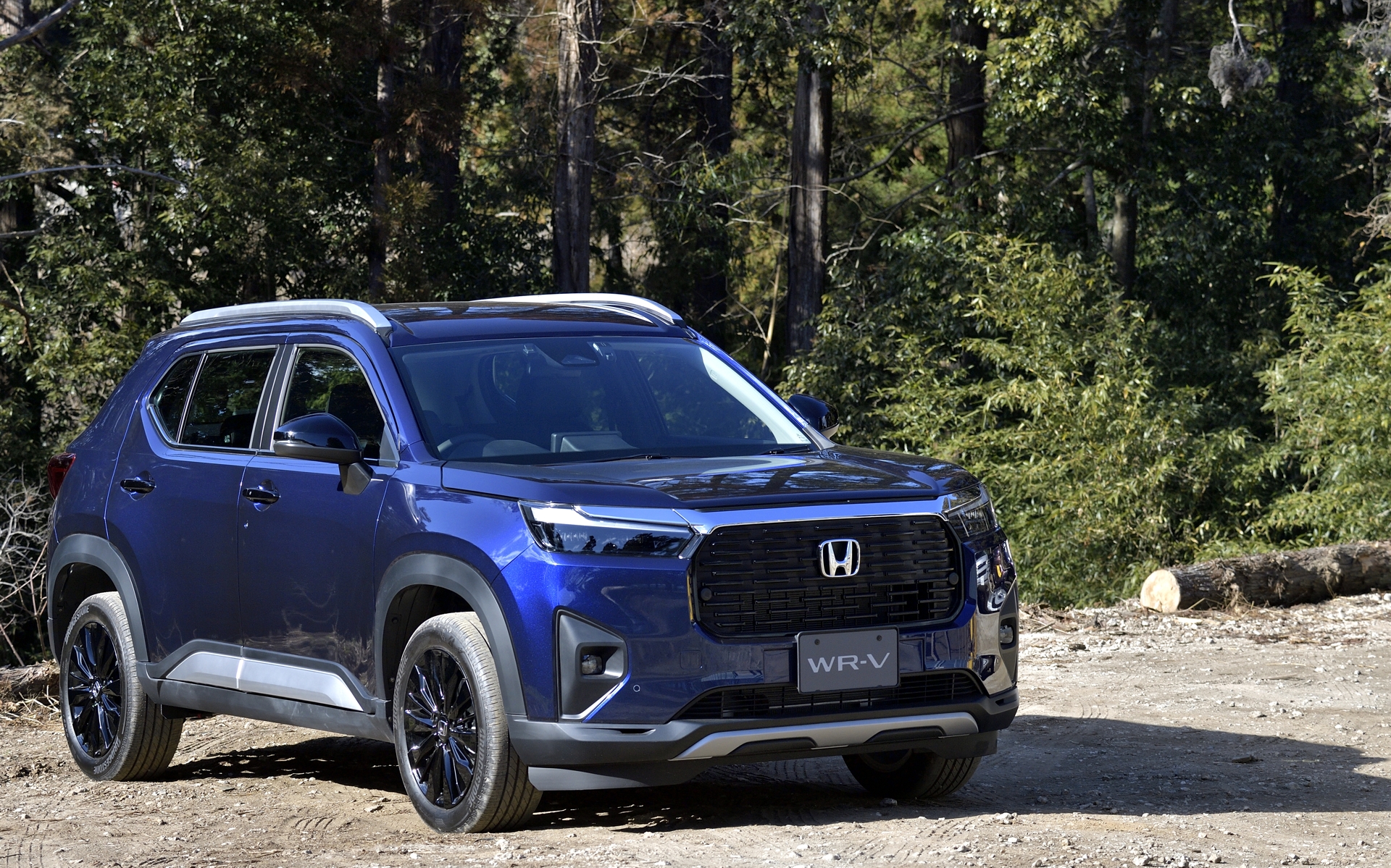 ホンダ、コンパクトSUV「WR-V」一部改良 黒を基調とした特別仕様車