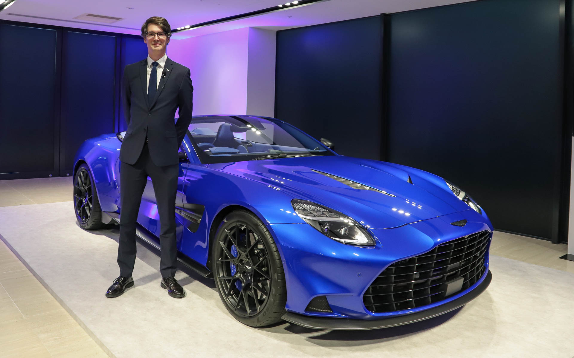 アストンマーティン、新型オープンモデル「ヴァンキッシュ