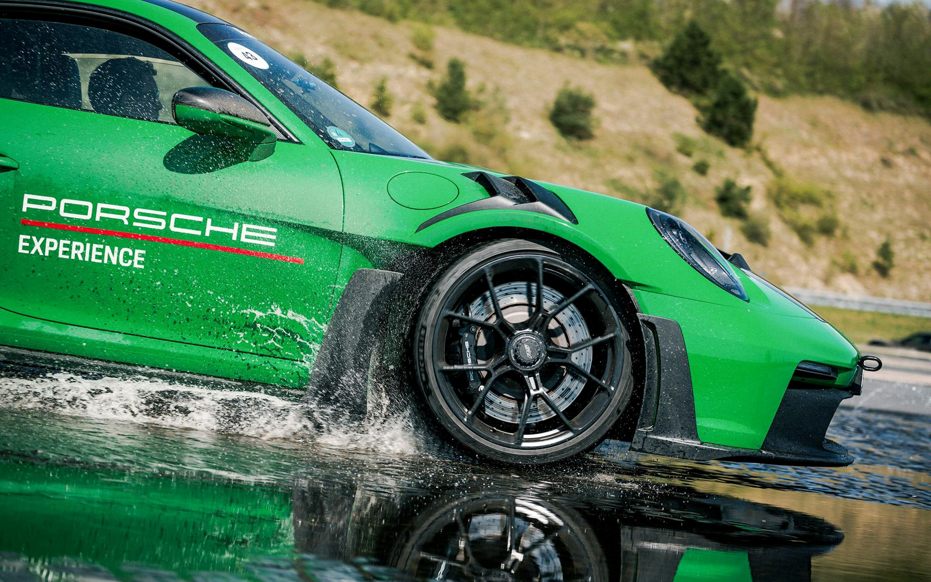 ポルシェ、「ポルシェ トラック エクスペリエンス 2.0」予約受付開始