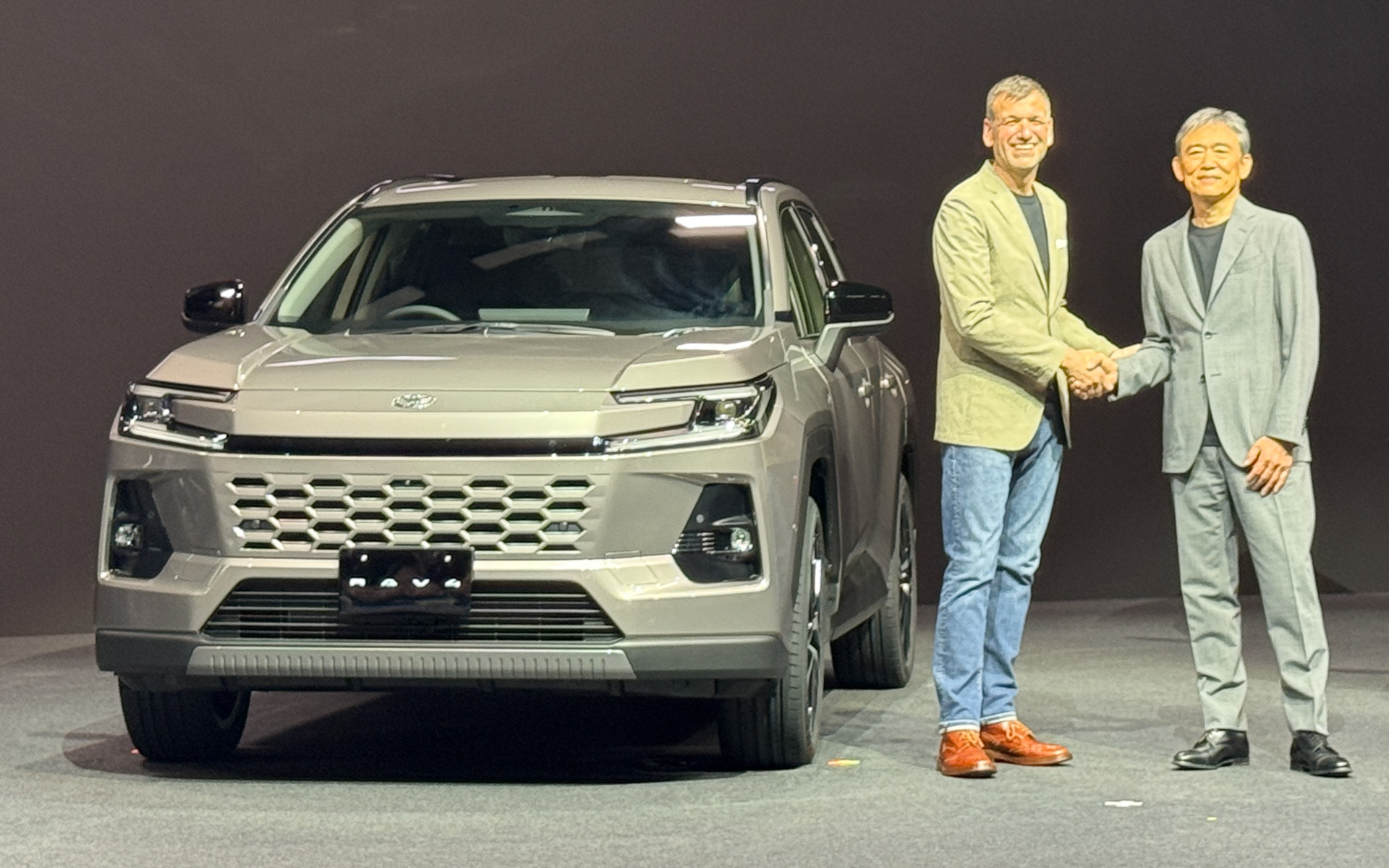 トヨタ、新型「RAV4」発表会 6代目は冒険の可能性を広げる「CORE
