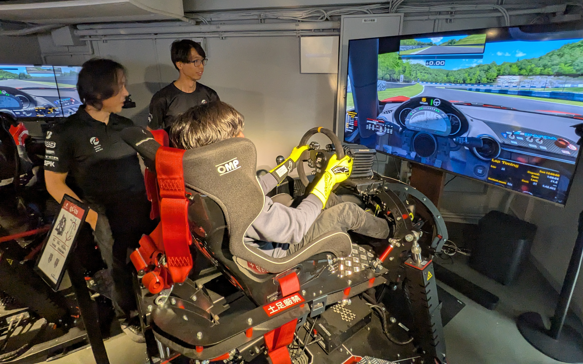 マツダのチャレンジプログラム3期生が高性能シミュレータに挑戦 リアル