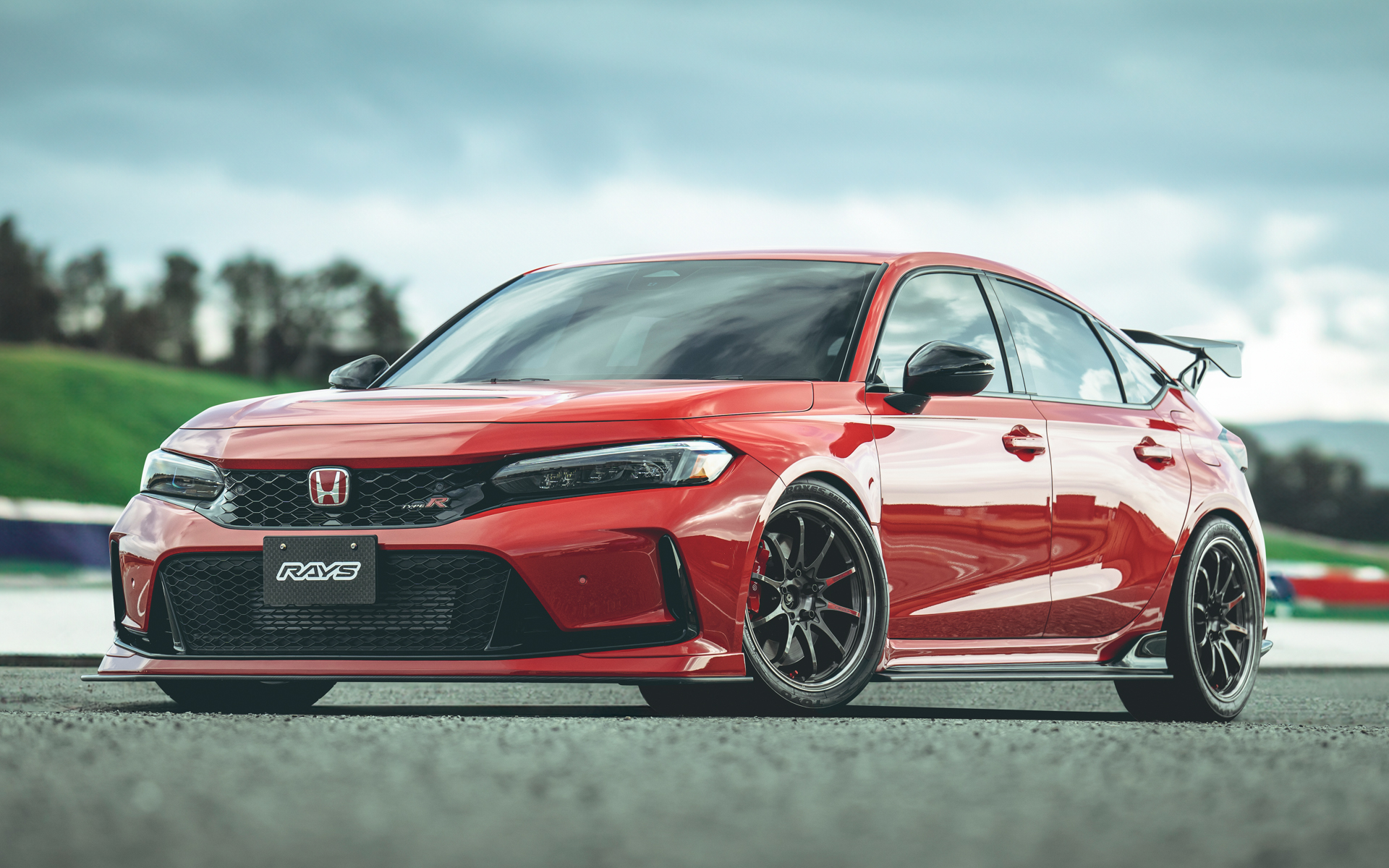 クイックなハンドリング性能とさらなる軽量化を実現した鍛造1ピース