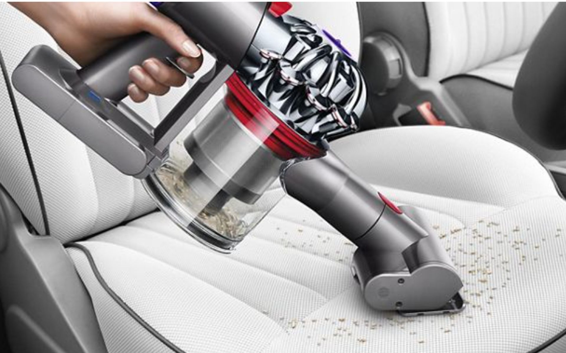 セール情報】本日のPICK UP】車内清掃に便利なダイソンの「コードレス