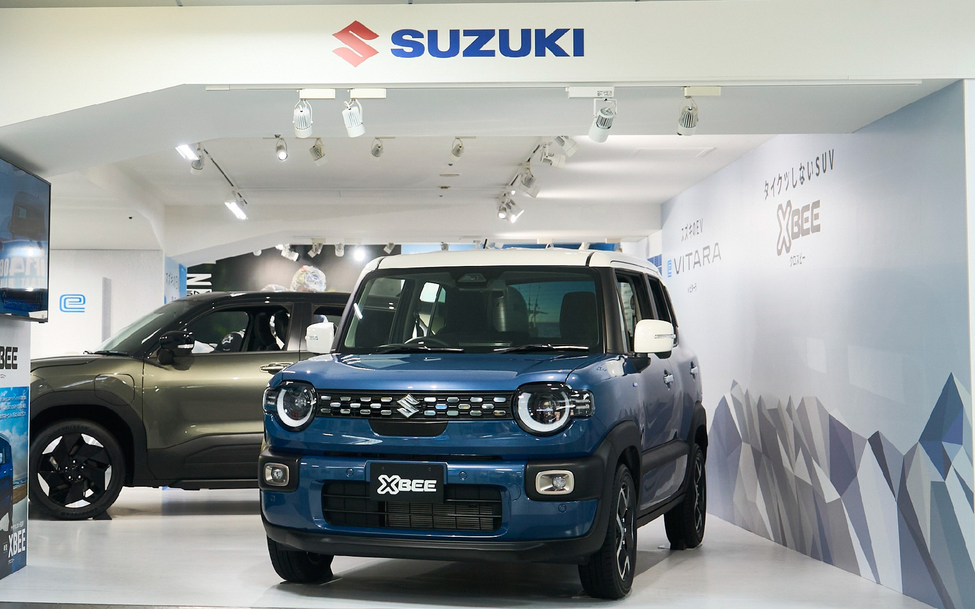 スズキ、新幹線浜松駅コンコースで新型「クロスビー」を展示 - Car Watch