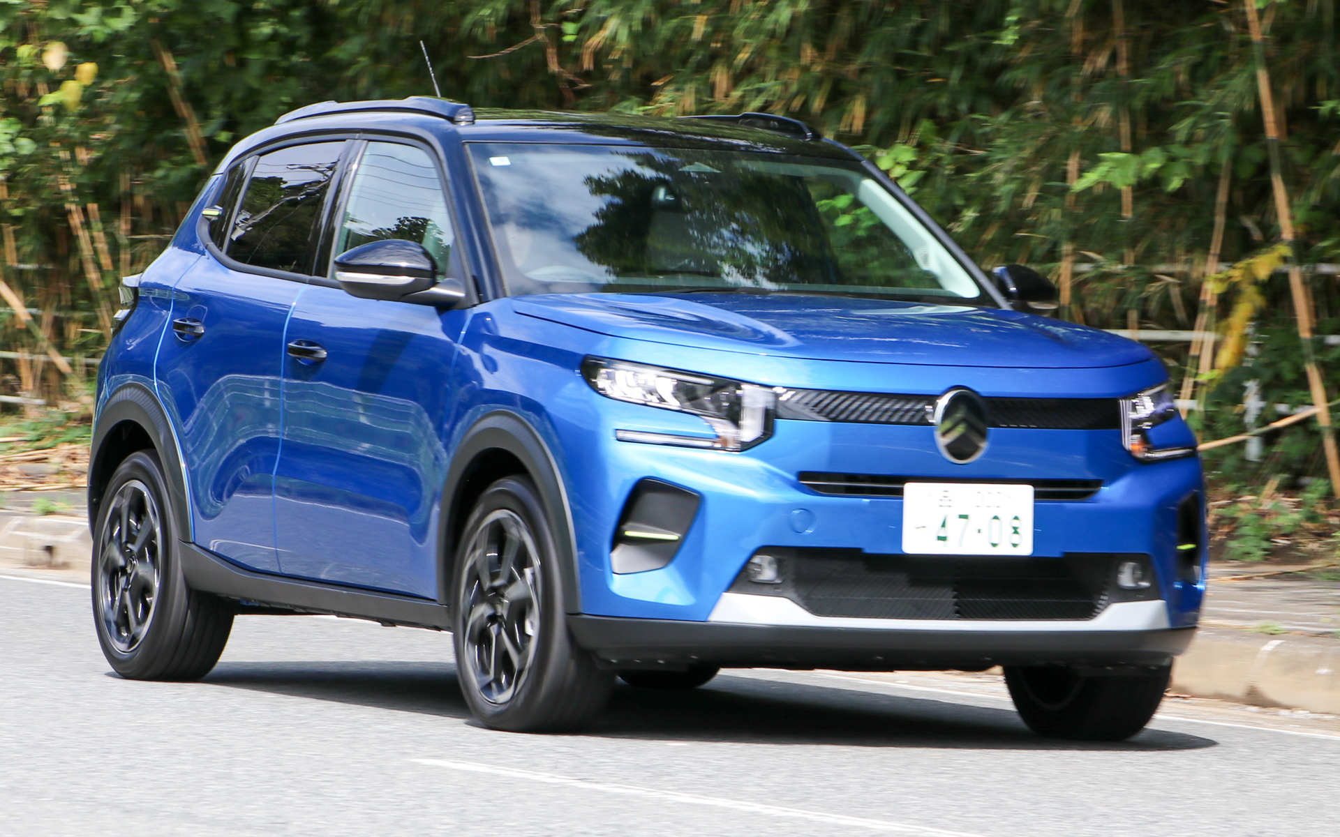 シトロエン、4代目に進化した新型「C3ハイブリッド」はスムーズで心地 