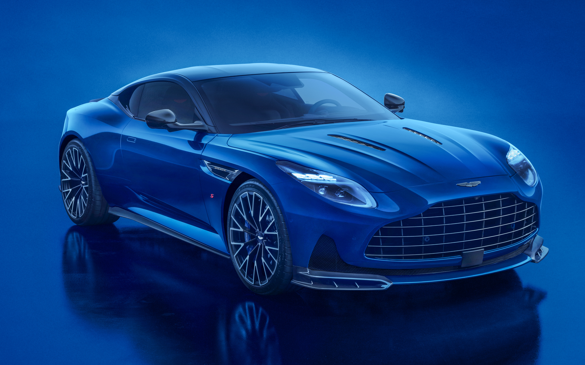 アストンマーティン、新型「DB12S」 最高出力700PS/最大トルク800Nmの
