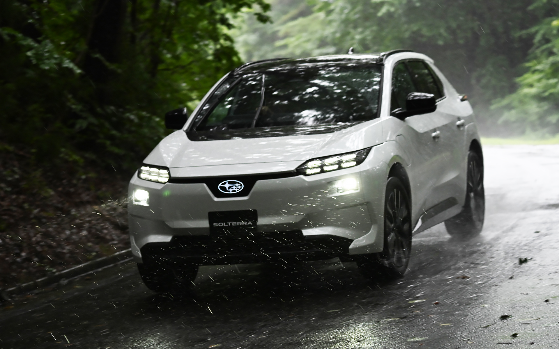 安全技術 | ソルテラ | SUBARU ソルテラ 右ヘッド