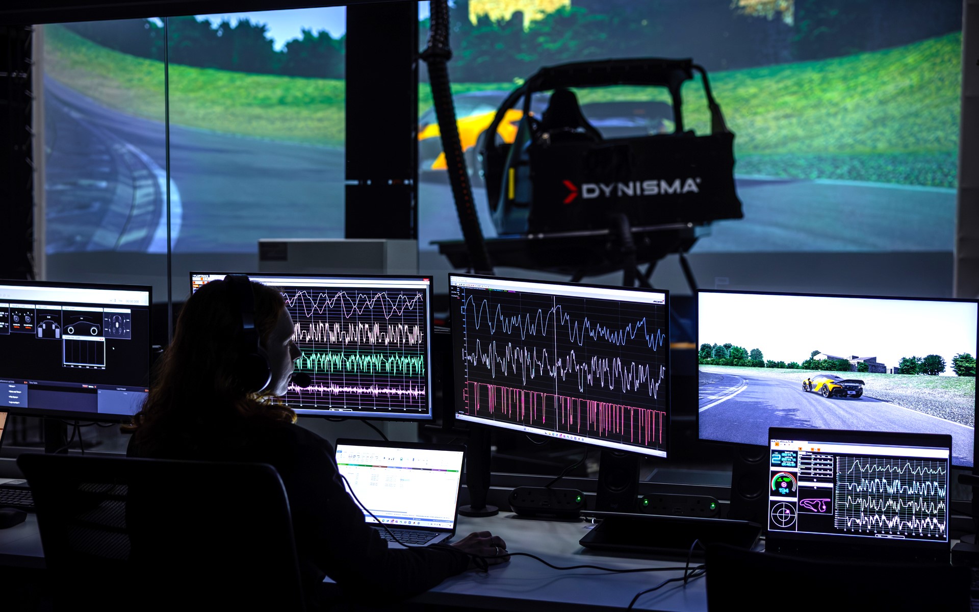 マクラーレン、高性能シミュレータ「Dynisma Motion Generator」導入