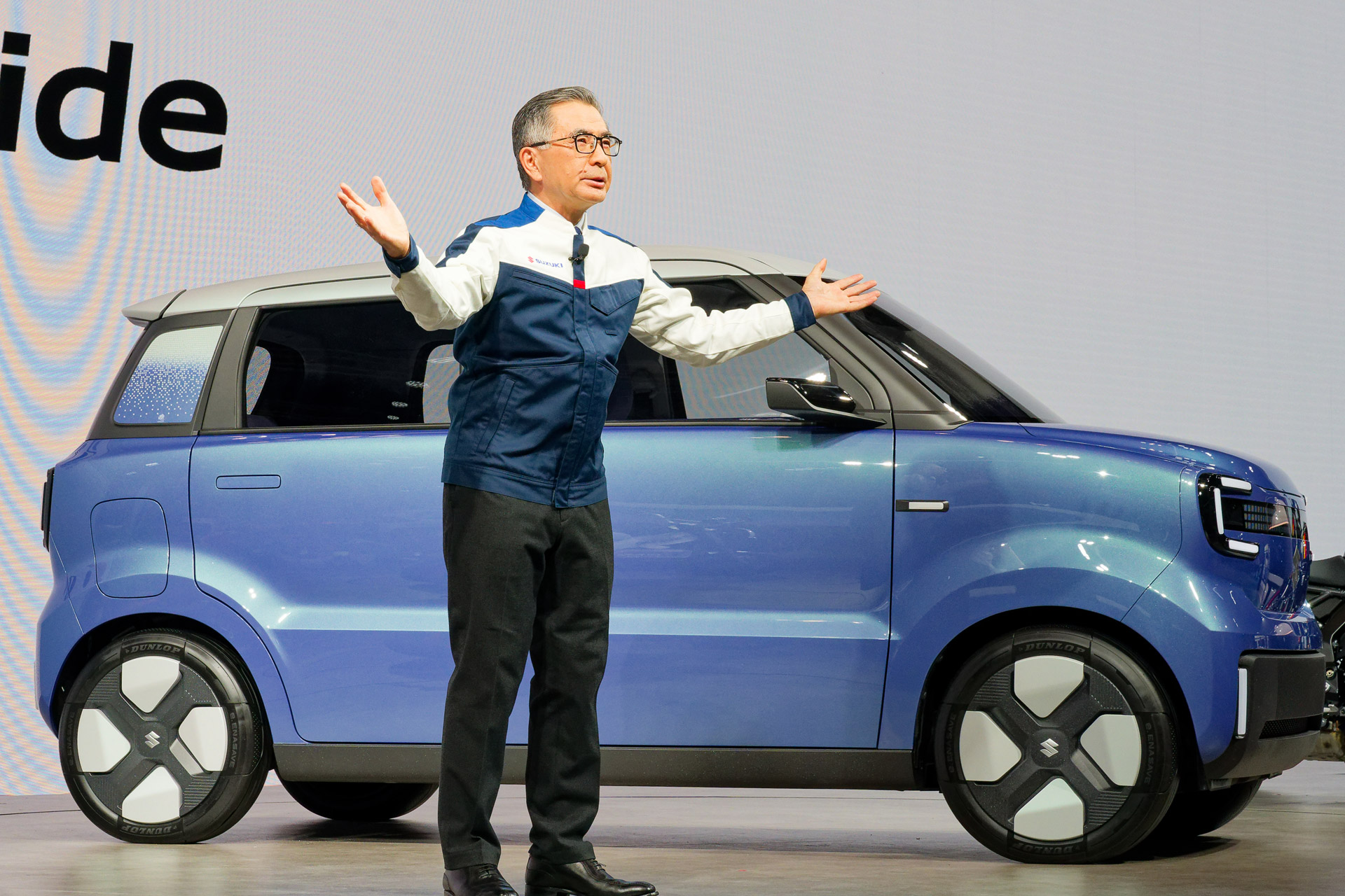 スズキ、2026年度内に軽乗用BEV国内発売へ コンセプトモデル「Vision e