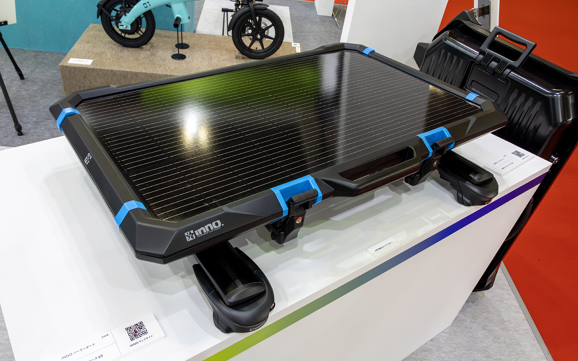 カーメイト、ルーフボックス形状の太陽光発電付きポータブルバッテリ