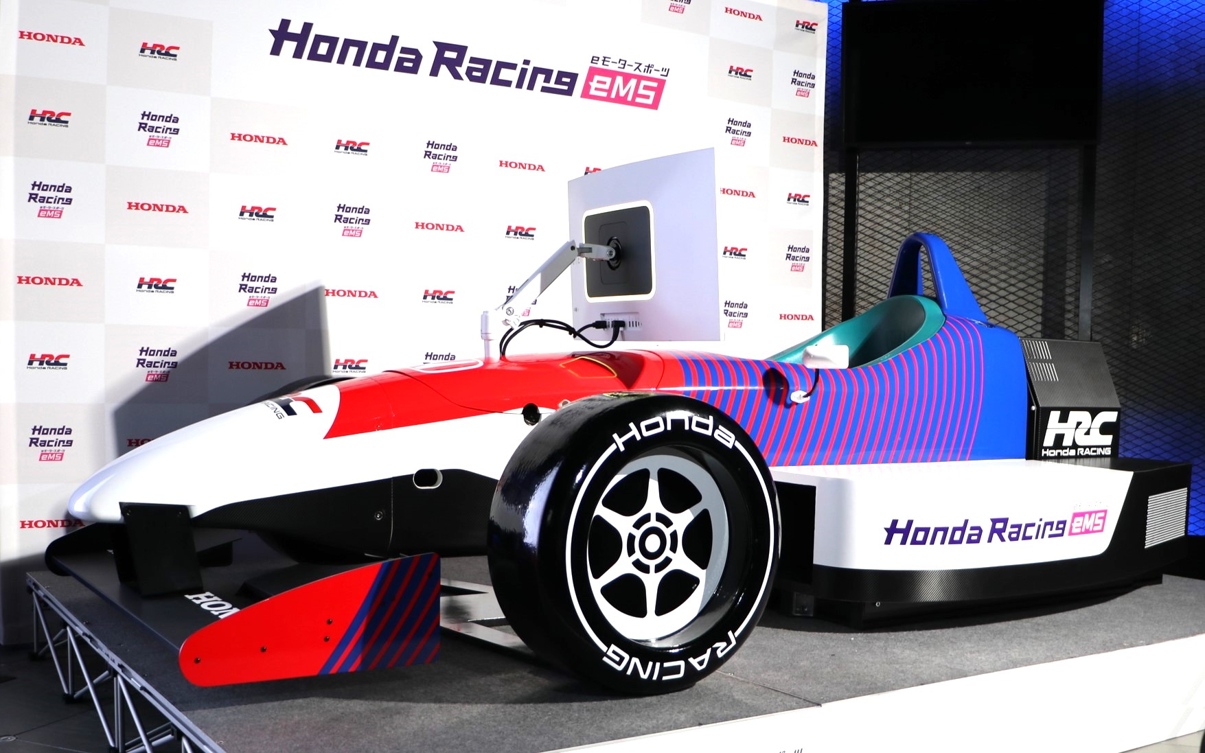 HRC、教習用フォーミュラカーを再利用したレーシングシミュレータ筐体 HRC、教習用フォーミュラカーを再利用したレーシングシミュレータ筐体