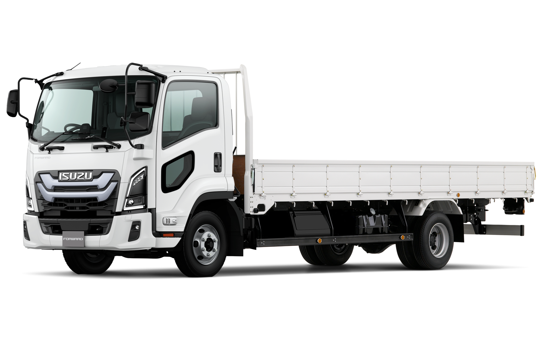 いすゞ、中型トラック「フォワード」改良 先進安全装備拡充とエンジン 
