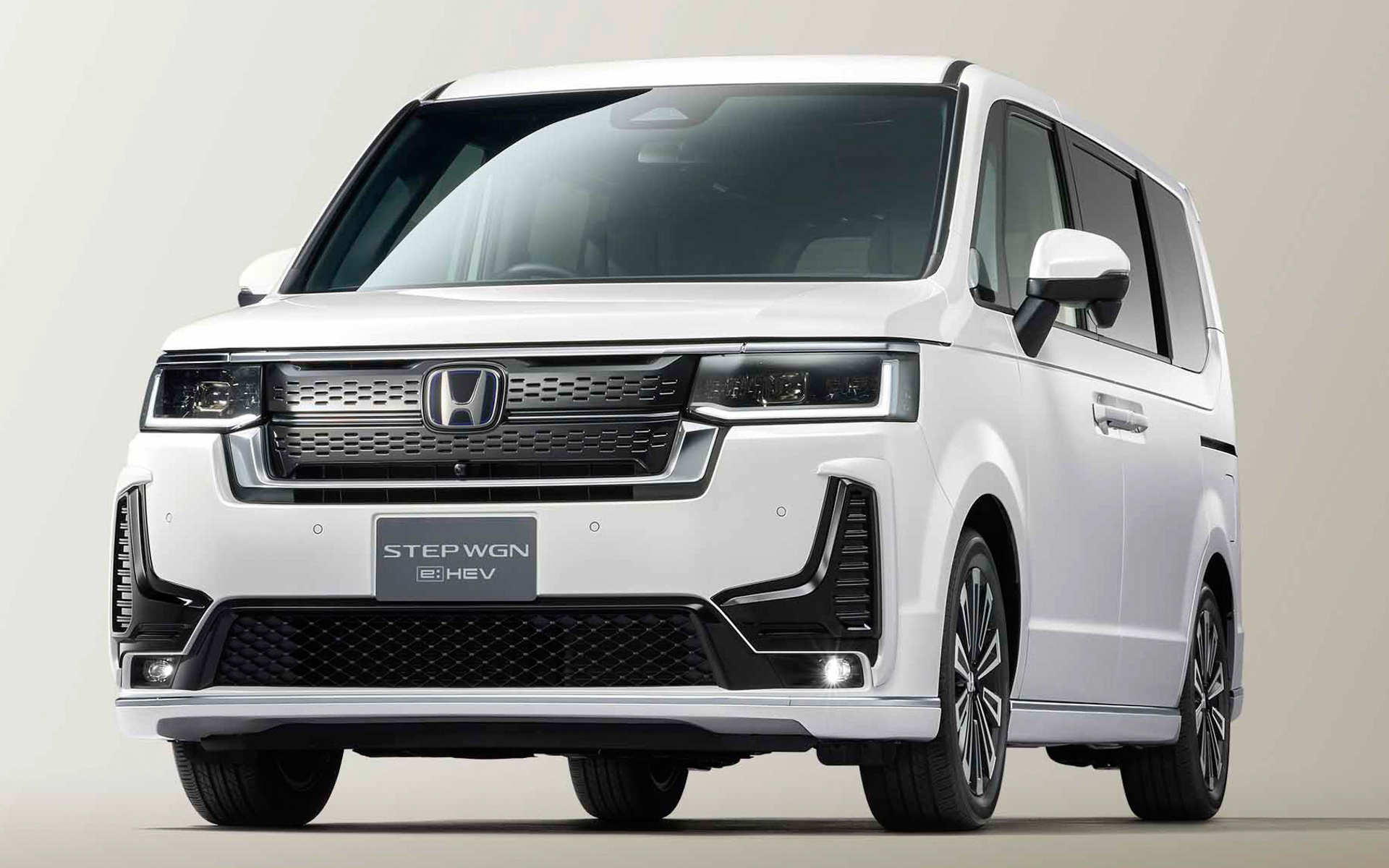 ホンダアクセス、ステップワゴンスパーダ向け新製品「バンパーワイド