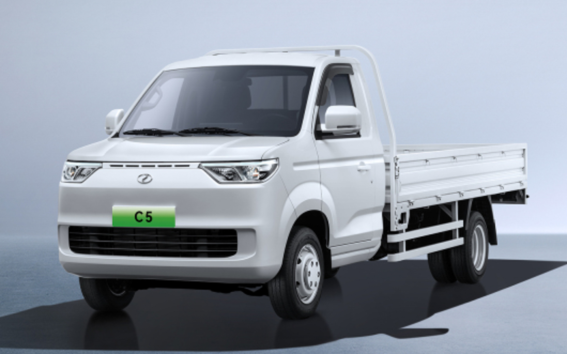 Dunlop's "Sensing Core" Technology Debuts on Chinese Electric Commercial Vehicle "Ruichi C5"