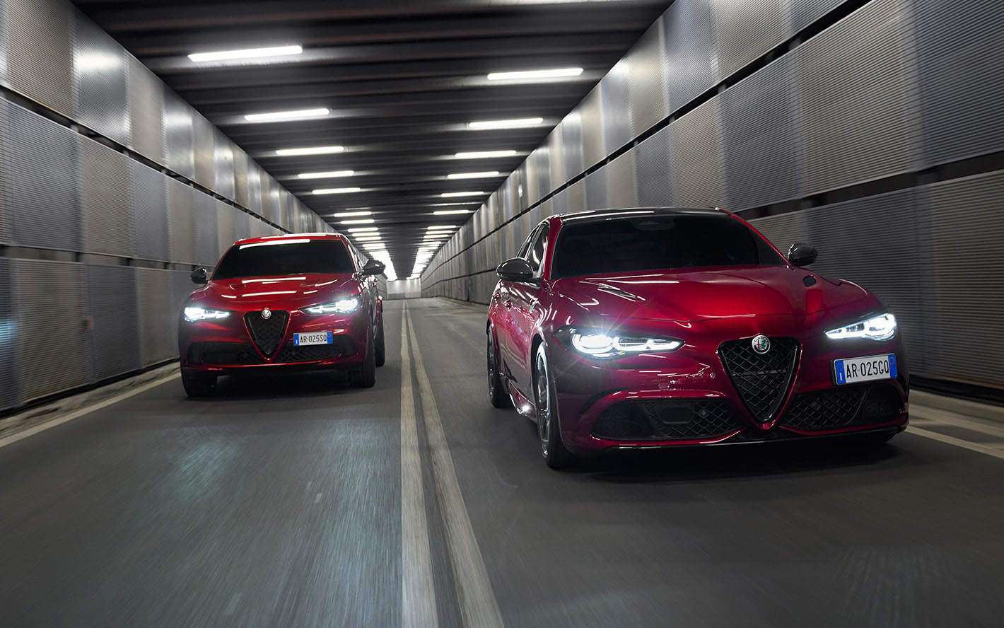 D*I様 Macchina rossa Alfa Romeoクァドリフォリオ ア アルファ ロメオ、世界限定63台となる「ジュリア」「ステルヴィオ