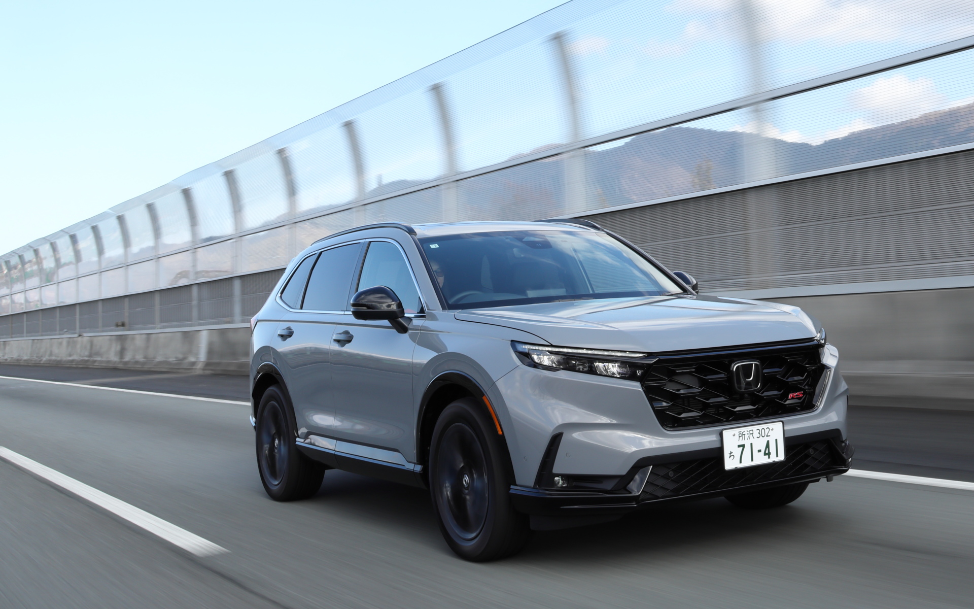 How has the new Honda CR-V evolved? A taste of the new powertrain and refined control.