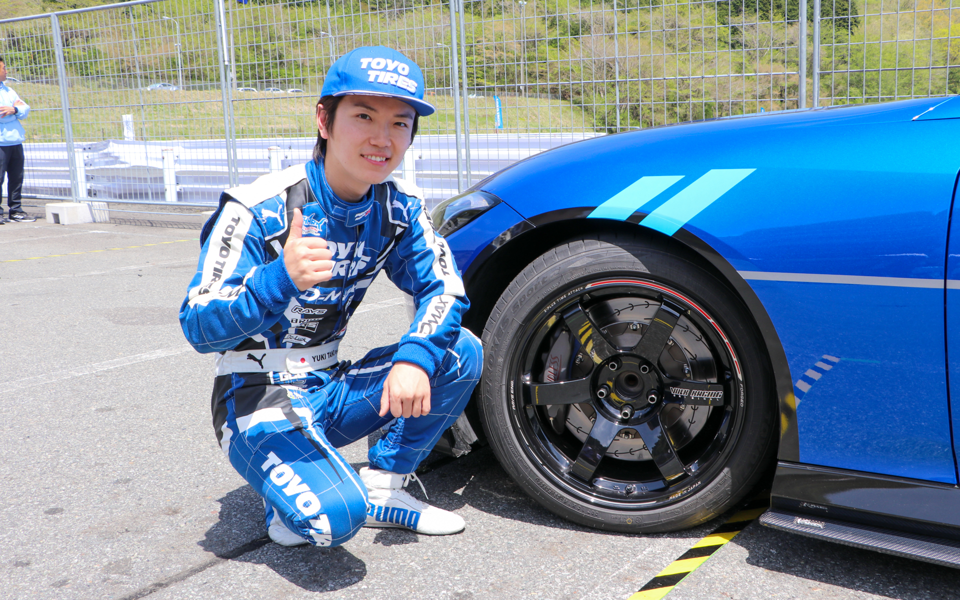 Experience Wheel Differences with a Pro Driver? D1GP Driver Yuki Tano Demonstrates!