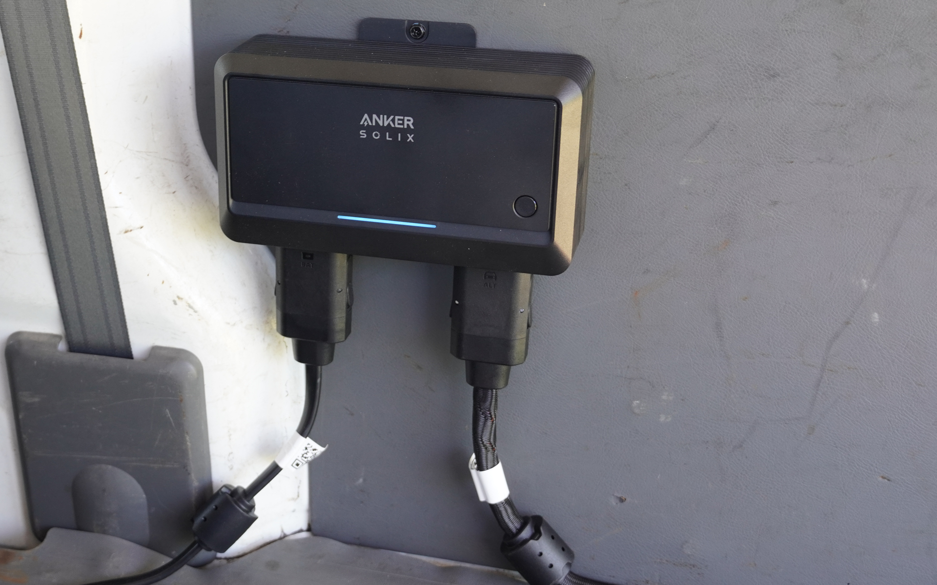 クルマでポタ電を短時間で充電できるアンカーの走行充電器「Anker