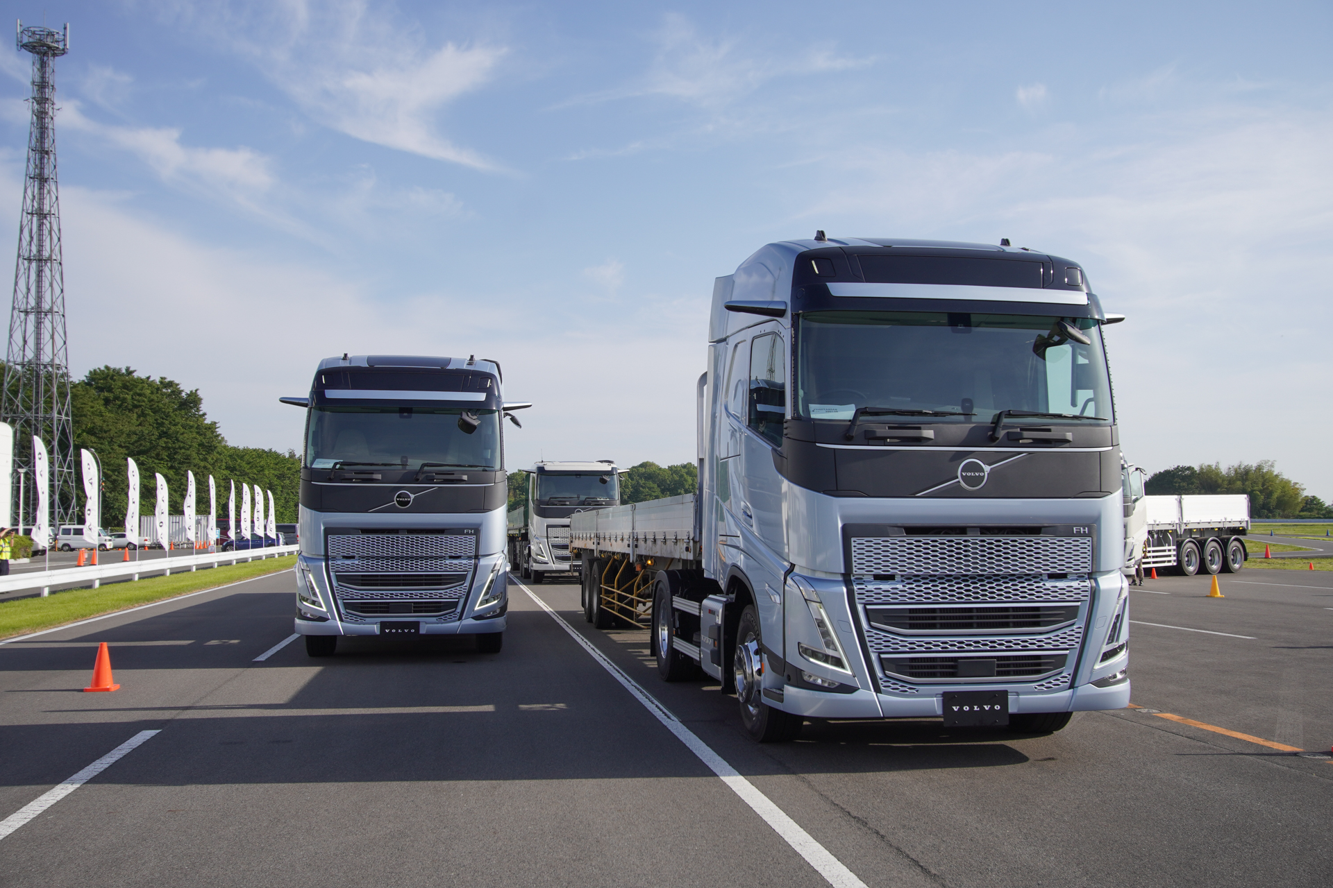 Volvo FH 2026 Truck Model First Drive: Hands-on with the New Digital Mirror "Camera Monitor System"