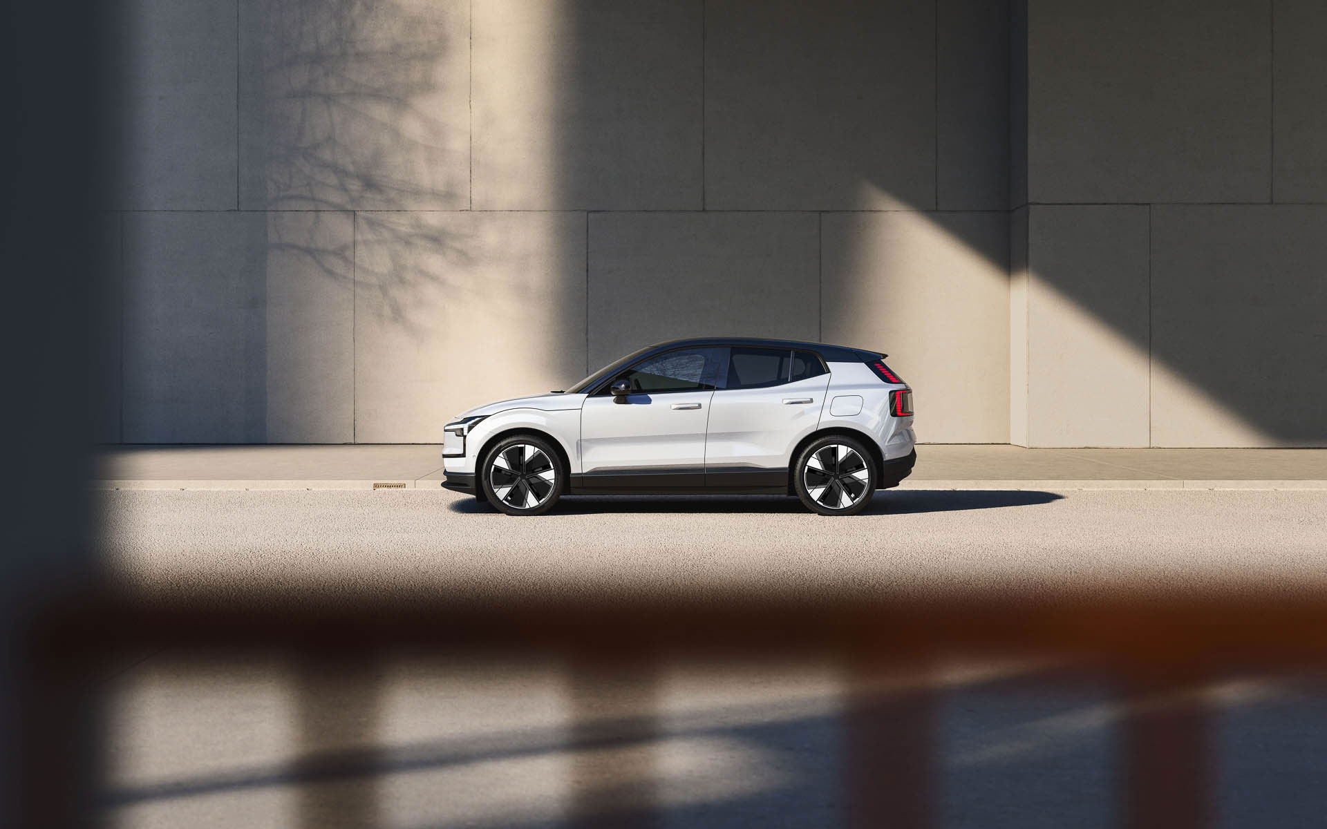 ボルボ、コンパクトSUV「EX30」シリーズ一部仕様変更 ラインアップを3