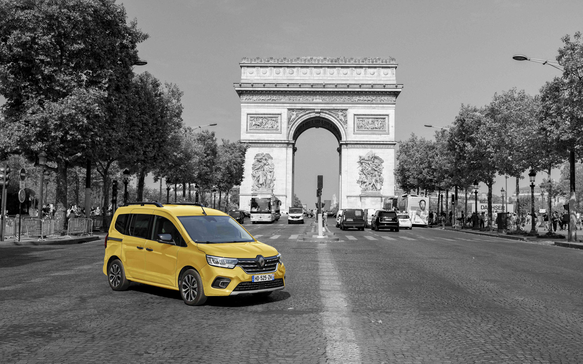 Renault Japan Offers ¥200,000 Discount on Yellow Kangoo: "Life is Better with a Little Yellow!"