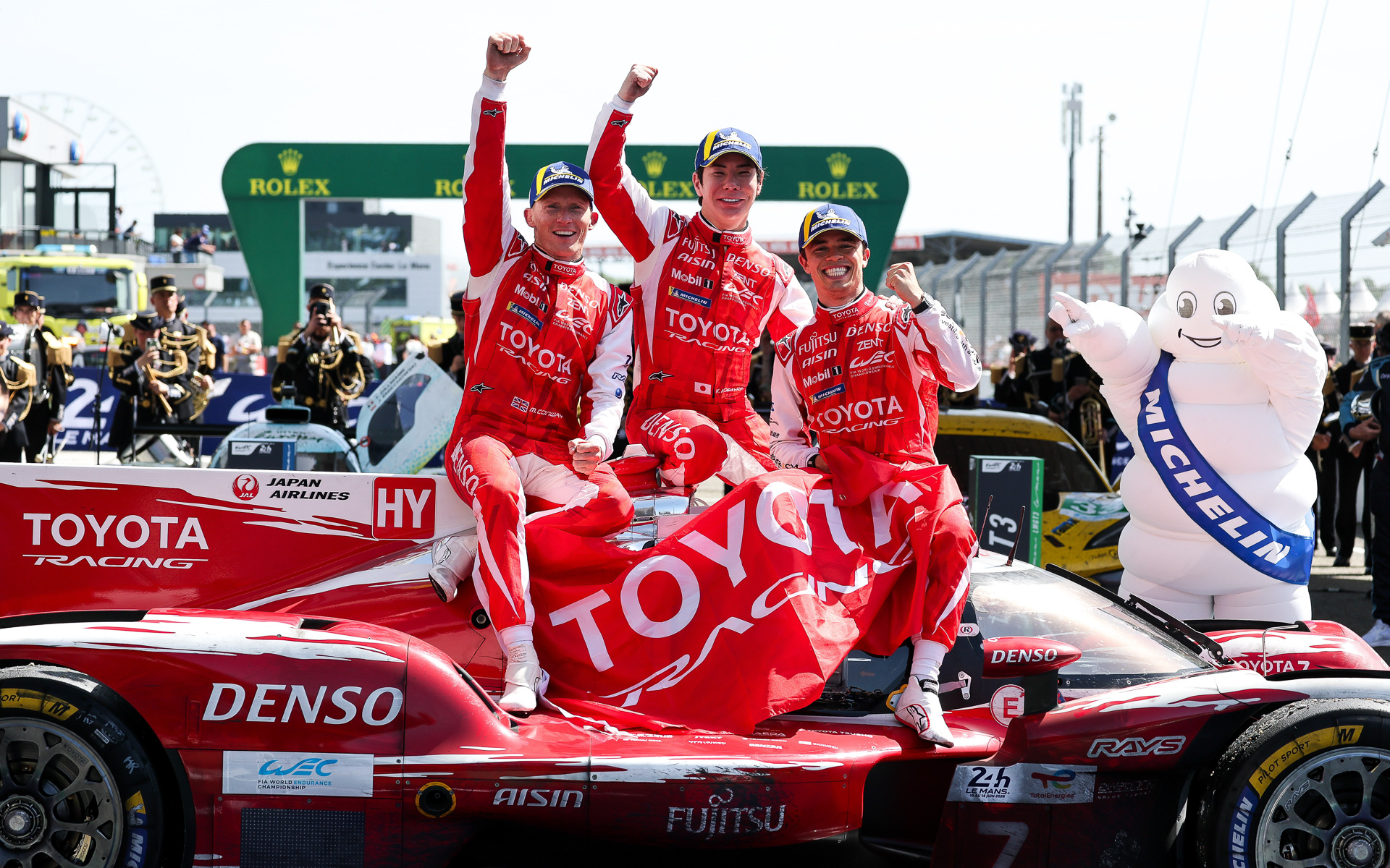 ル・マン24時間レースでトヨタレーシング7号車が優勝、8号車が3位