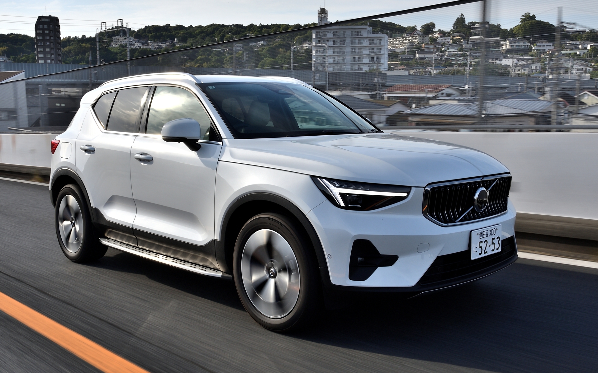ボルボXC40 MAK ヨコハマアイスガードSUV 235/60R17インチ 日本で1番、世界で2番目に売れているボルボ「XC40」の魅力とは？ 街中