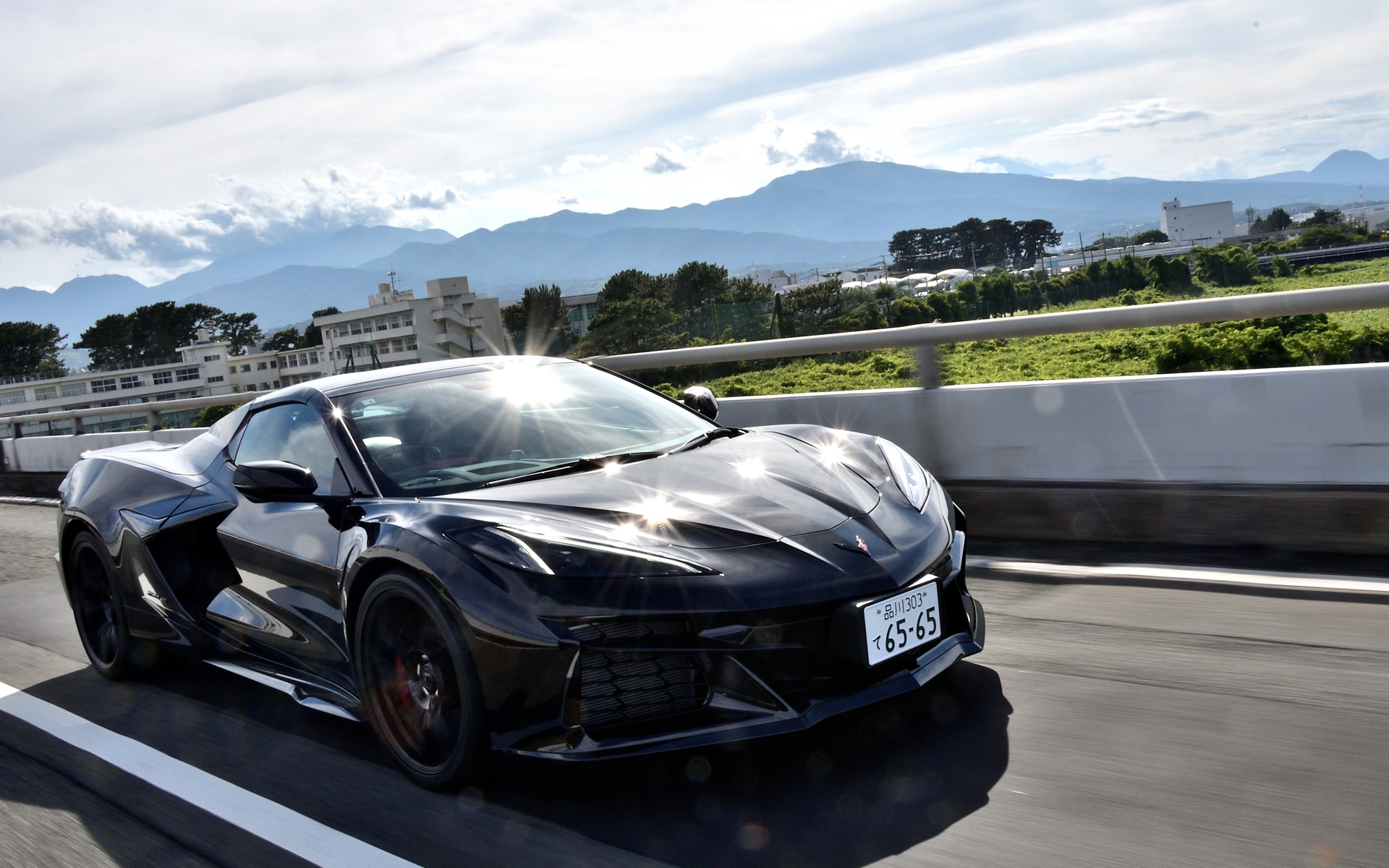 コクピットを刷新した最新「コルベットZ06」試乗 自然吸気V8エンジンの