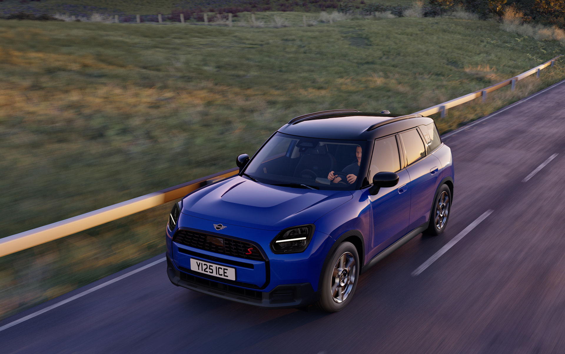 MINI、4WDの48Vマイルドハイブリッドモデル「カントリーマン S ALL4