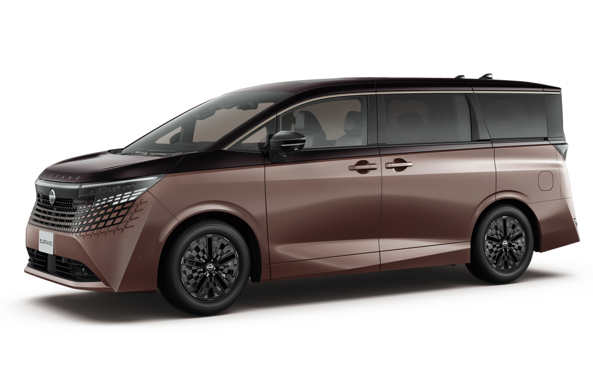 日産、新型「エルグランド」は「e-4ORCE」の2グレード設定で価格は689