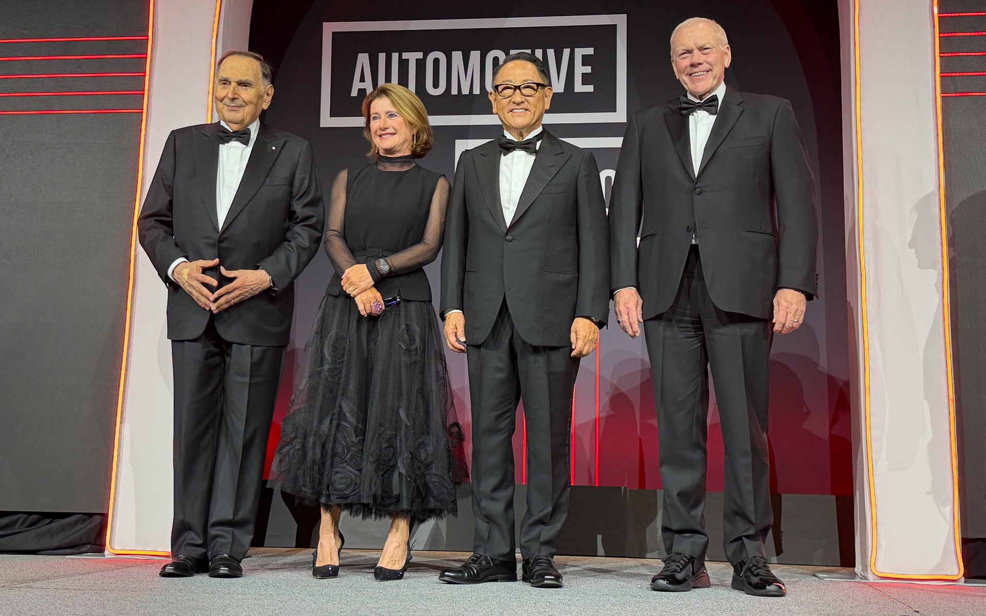 豊田章男会長、米国自動車殿堂式典であいさつ 2日前の試乗中のアクシデントによるケガを明かしつつ、自動車産業をリスペクト