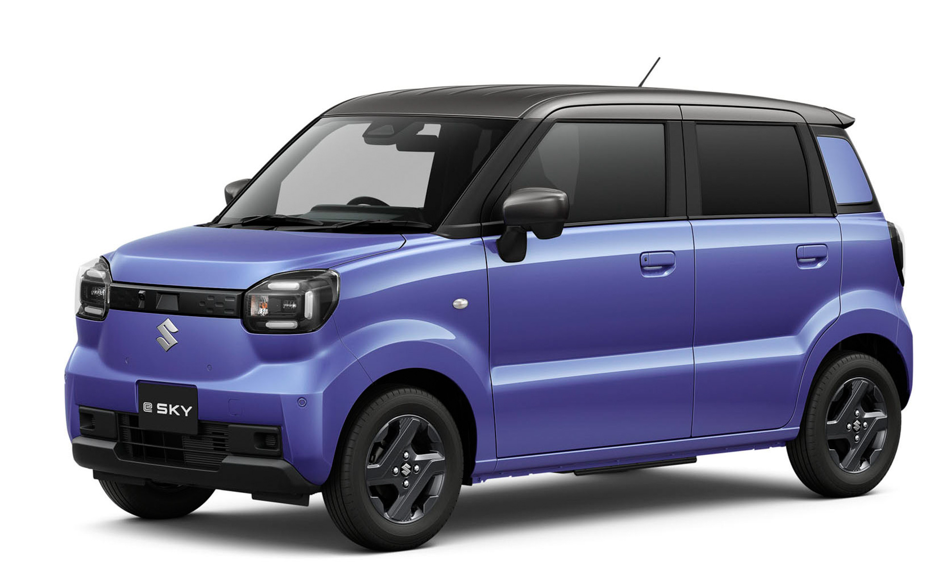 スズキ、価格212万円からの新型EV「e SKY」11月16日発売 油冷「eAxle」など採用で航続距離310km